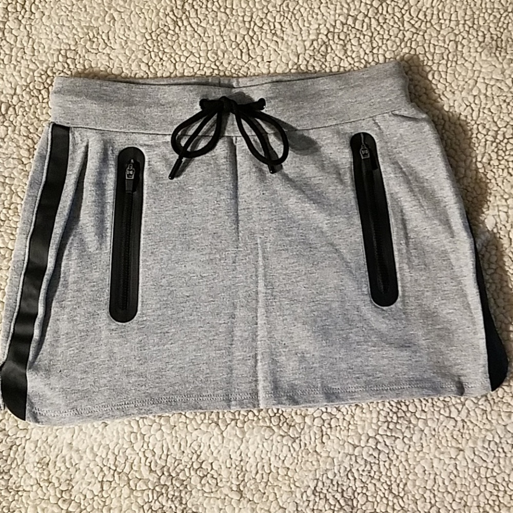 Fabletics Short Sport Skirt Gray Small